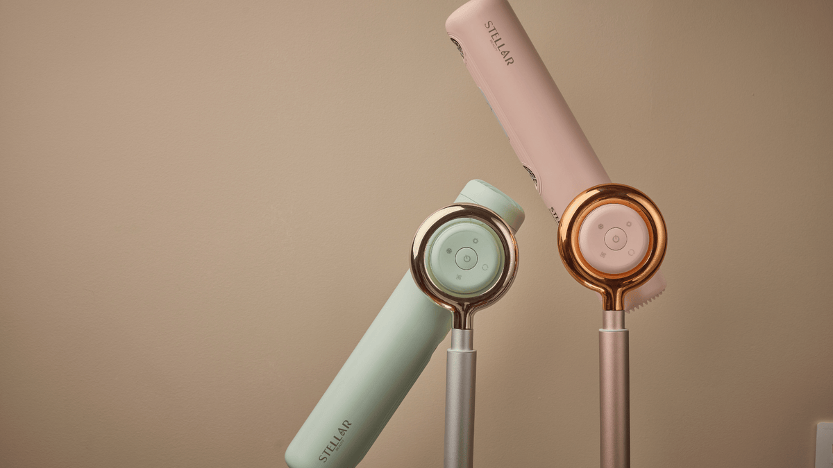 Stellar em uso, apoiado no pedestal