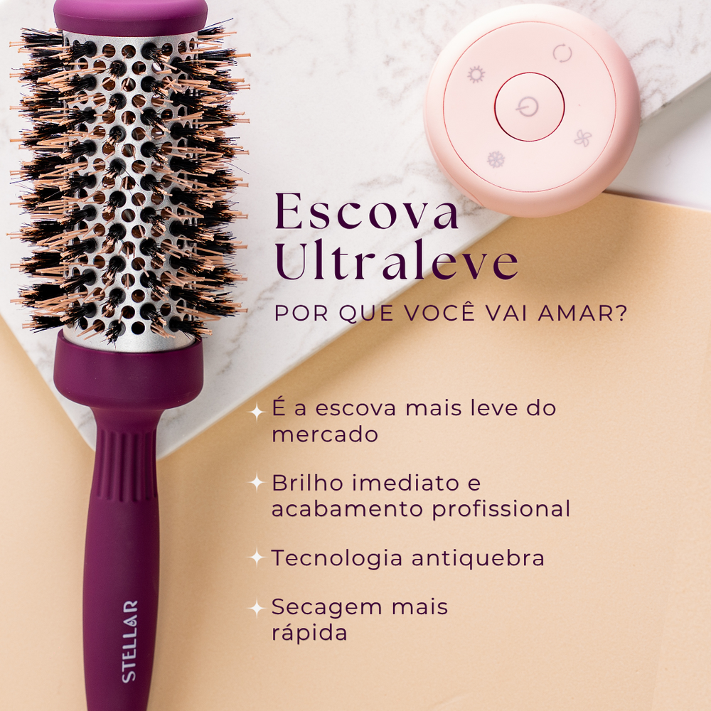 Escova Plumé Ultraleve segura na mão