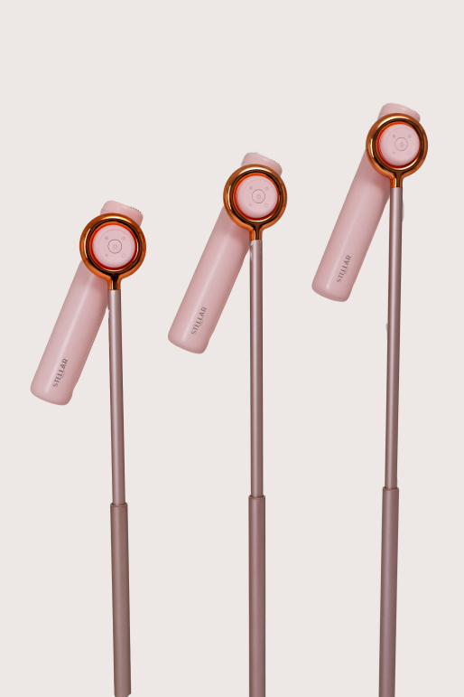 Secador de cabelo em pé rosa com tecnologia mãos livres Stellar